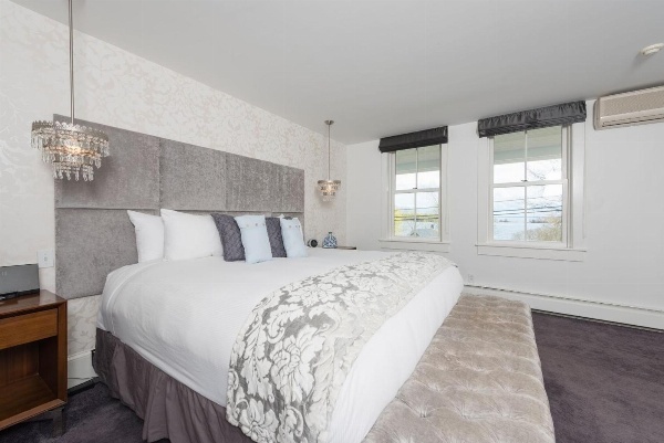 Relais Chateaux Camden Harbour Inn image 6